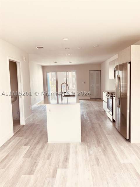 2505 NE 193rd St 4207, Miami FL - photo 8 of 14