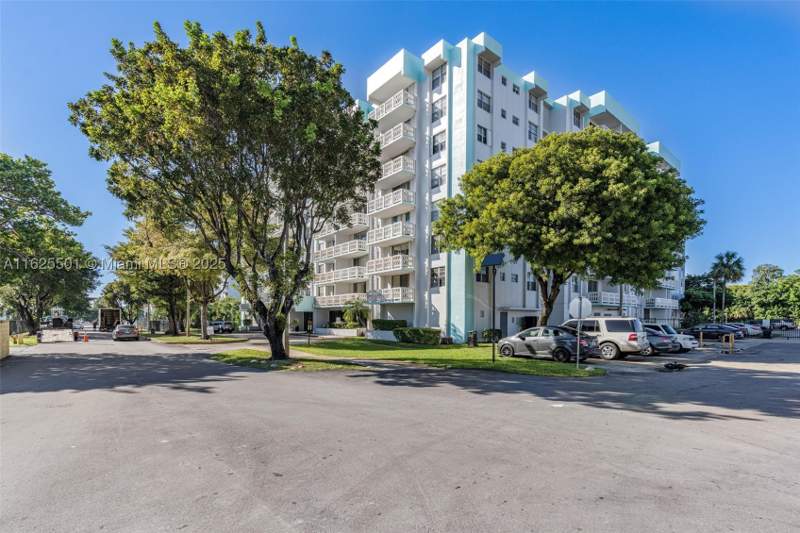 1 bedroom Condominium at 15600 NW 7th Ave 306, Parkway Towers Bldg 1 Con, Miami — photo 2
