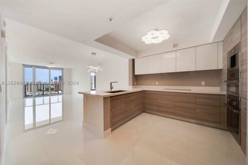 2 bedroom Condominium at 300 Sunny Isles Blvd 2103, Parque Towers Condo, Sunny Isles Beach — photo 1