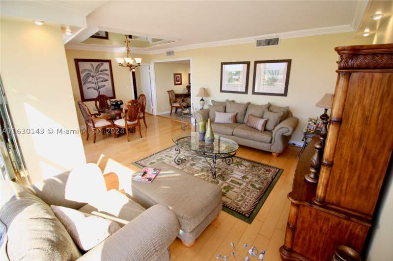1 bedroom Condominium at 900 Bay Dr 319, King Cole Condo, Miami Beach — photo 2