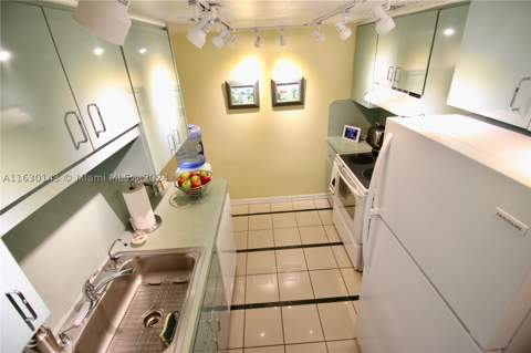900 Bay Dr 319, Miami Beach FL - photo 7 of 34