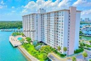400 Kings Point Dr 320, Sunny Isles Beach FL - photo 13 of 41