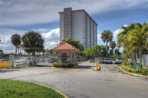 400 Kings Point Dr 320, Sunny Isles Beach FL - photo 22 of 41