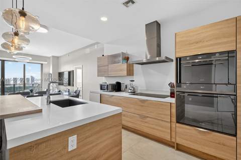 16385 Biscayne Blvd Ph7, North Miami Beach FL - photo 24 of 57