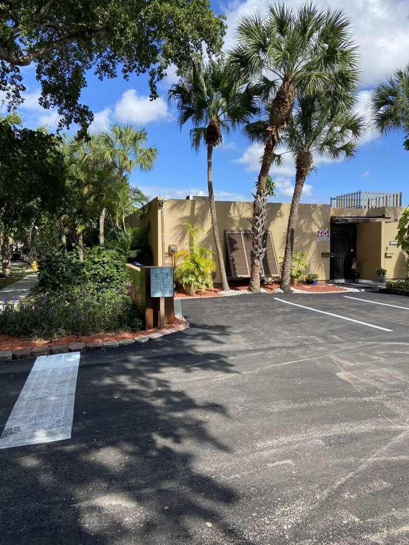 3 bedroom Townhouse at 16023 Kingsmoor Way, Miami Lakes Loch Lomond Ea, Miami Lakes — photo 1