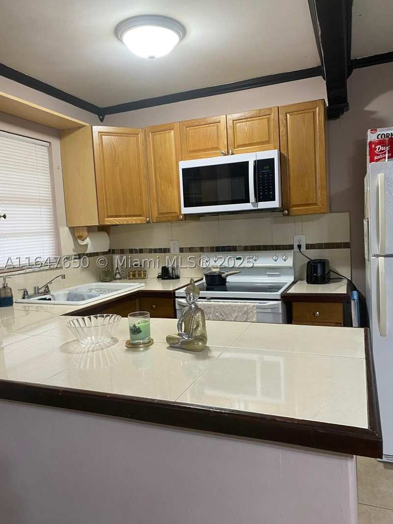 1 bedroom Condominium at 4050 NW 135th St 20-1, Villa Biscaya Jardines Co, Opa Locka — photo 1