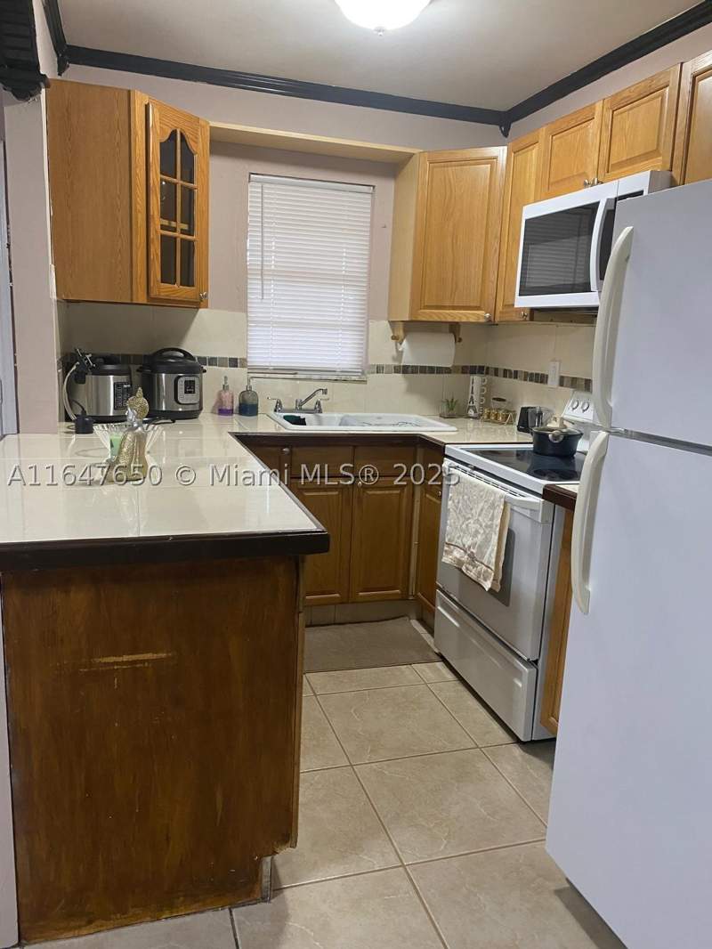 1 bedroom Condominium at 4050 NW 135th St 20-1, Villa Biscaya Jardines Co, Opa Locka — photo 3