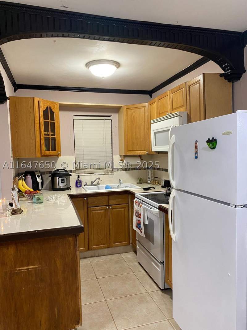 1 bedroom Condominium at 4050 NW 135th St 20-1, Villa Biscaya Jardines Co, Opa Locka — photo 5