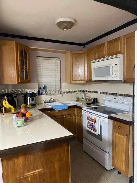 4050 NW 135th St 20-1, Opa Locka FL - photo 7 of 22