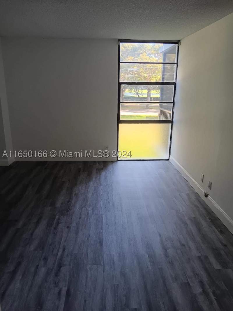 1 bedroom Condominium at 3475 N Country Club Dr 204, Ensenada Condo Bldg E-I, Aventura — photo 5