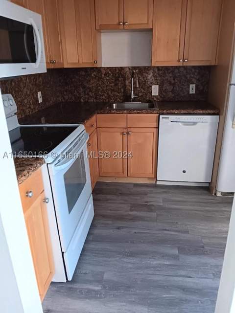 3475 N Country Club Dr 204, Aventura FL - photo 6 of 13