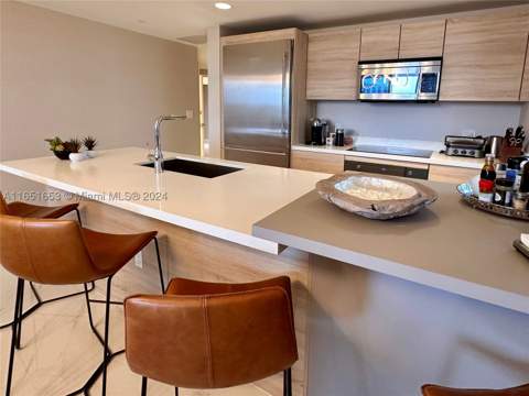 16385 Biscayne Blvd 1201, North Miami Beach FL - photo 23 of 42