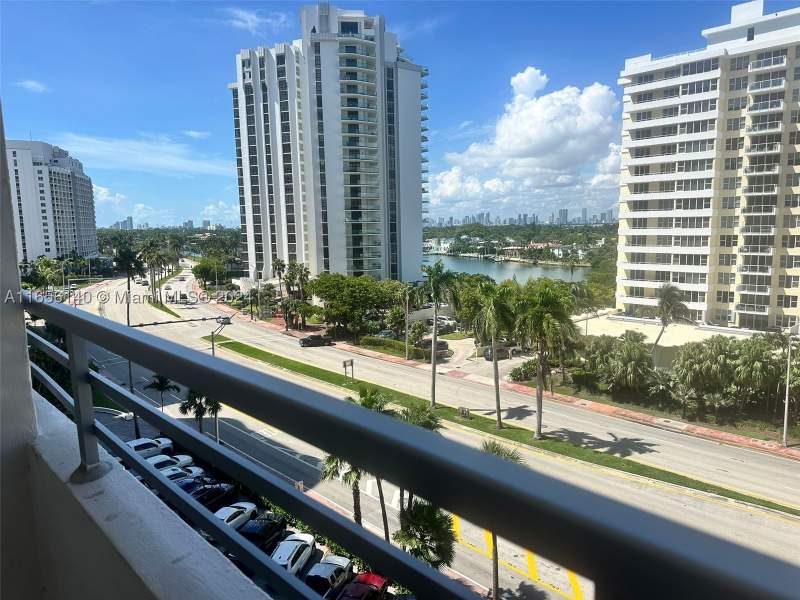 2 bedroom Condominium at 5555 Collins Ave 8Z, Oceanside Plaza Condo, Miami Beach — photo 2