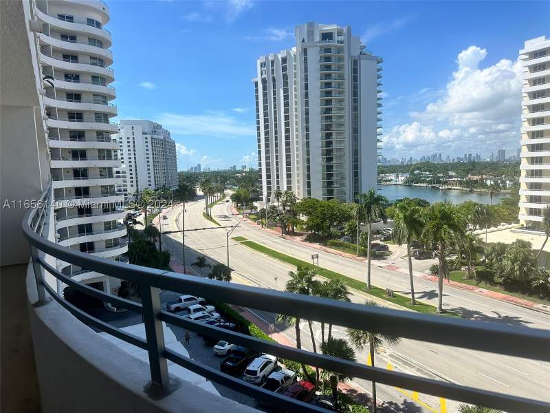 2 bedroom Condominium at 5555 Collins Ave 8Z, Oceanside Plaza Condo, Miami Beach — photo 3