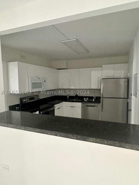5555 Collins Ave 8Z, Miami Beach FL - photo 7 of 27