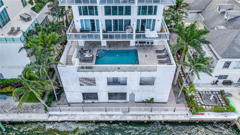 36 bedroom Condominium at 7939 East Dr 15, Adagio Condo, North Bay Village — photo 2