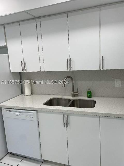 400 Kings Point Dr 328, Sunny Isles Beach FL - photo 16 of 25