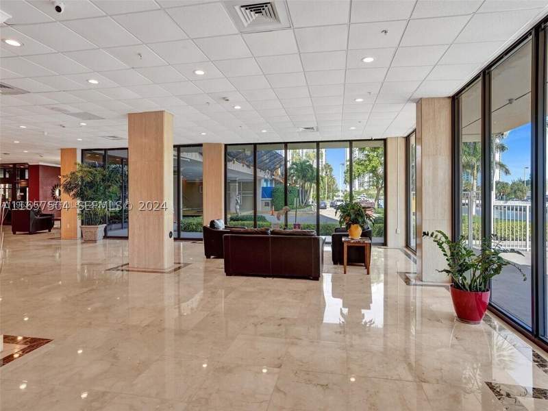 1 bedroom Condominium at 400 Kings Point Dr 328, Coastal Towers Condo, Sunny Isles Beach — photo 5
