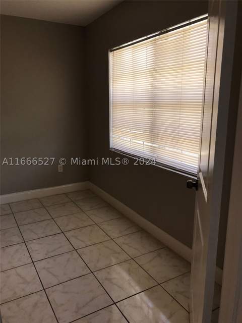 459 NE 210th Cir Ter 201-17, Miami FL - photo 23 of 33