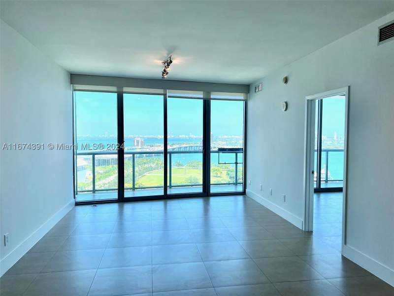 1 bedroom Condominium at 888 Biscayne Blvd 1811, Marinablue Condo, Miami — photo 2