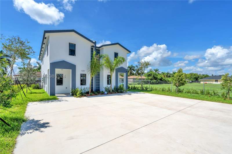 3 bedroom Condominium at 1231 NW 9th Avenue 1231, 1231-1233 NW 9 Ave Condo, Florida City — photo 2