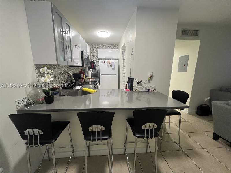 2 bedroom Condominium at 8075 NW 7th St 109, Fontainebleau Gardens Con, Miami — photo 4