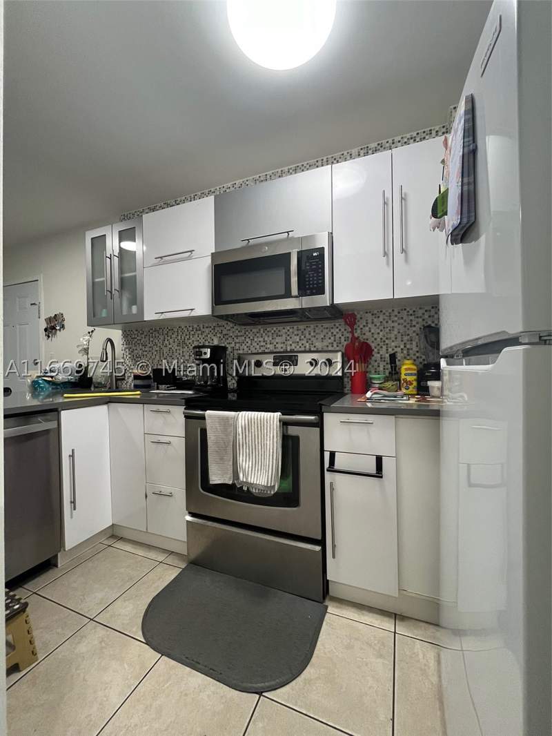 2 bedroom Condominium at 8075 NW 7th St 109, Fontainebleau Gardens Con, Miami — photo 5