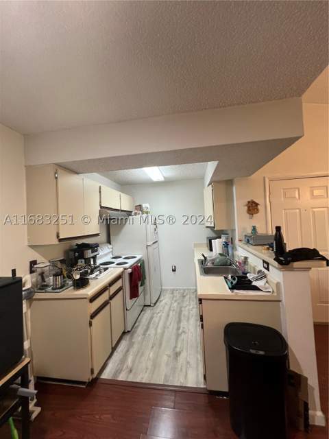 15551 SW 104th Ter 828, Miami FL - photo 8 of 12