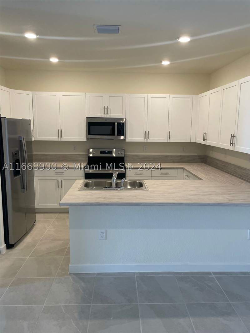 3 bedroom Townhouse at 3415 W 112th Ter, Aquabella North, Hialeah — photo 5