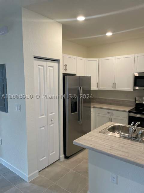 3415 W 112th Ter, Hialeah FL - photo 6 of 21