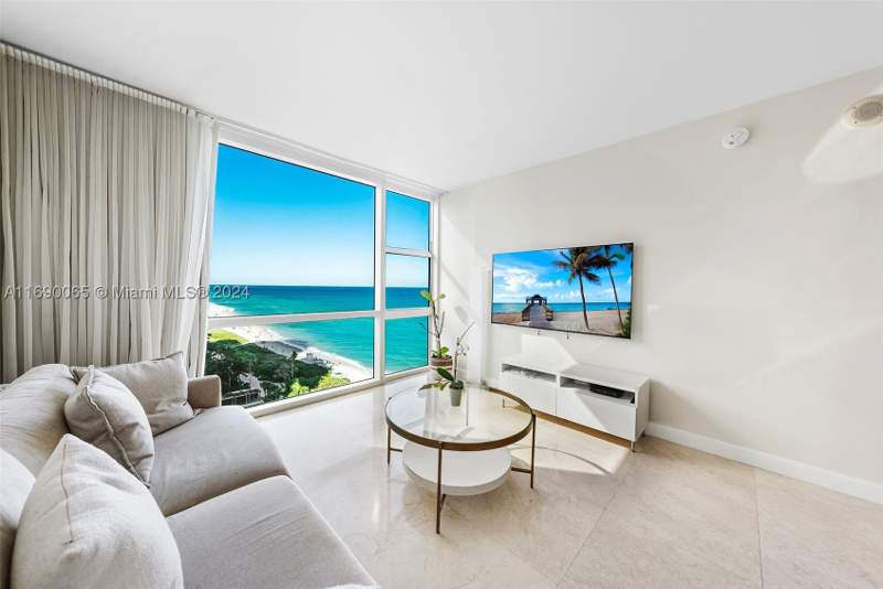 1 bedroom Condominium at 6801 Collins Ave 1203, Central Carillon Beach Co, Miami Beach — photo 2