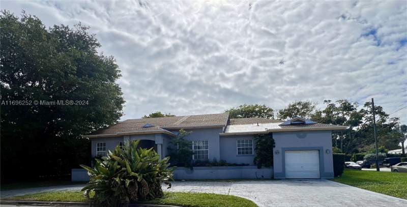 3 bedroom SingleFamilyResidence at 424 90th St, SECOND AMD PLAT OF NORMAN, Surfside — photo 1