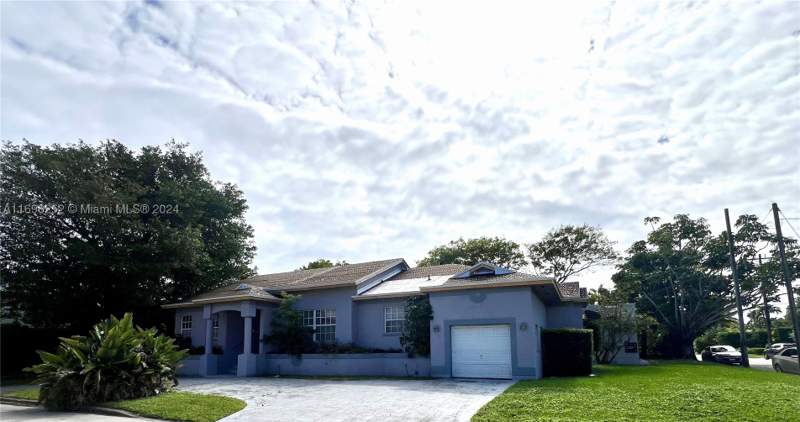 3 bedroom SingleFamilyResidence at 424 90th St, SECOND AMD PLAT OF NORMAN, Surfside — photo 2