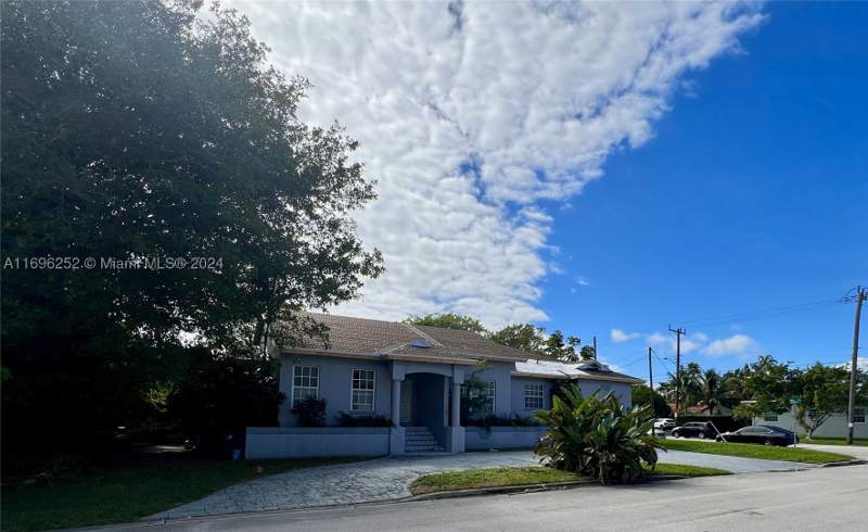 3 bedroom SingleFamilyResidence at 424 90th St, SECOND AMD PLAT OF NORMAN, Surfside — photo 4