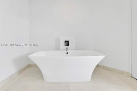 17301 Biscayne Blvd 1404, North Miami FL - photo 24 of 41