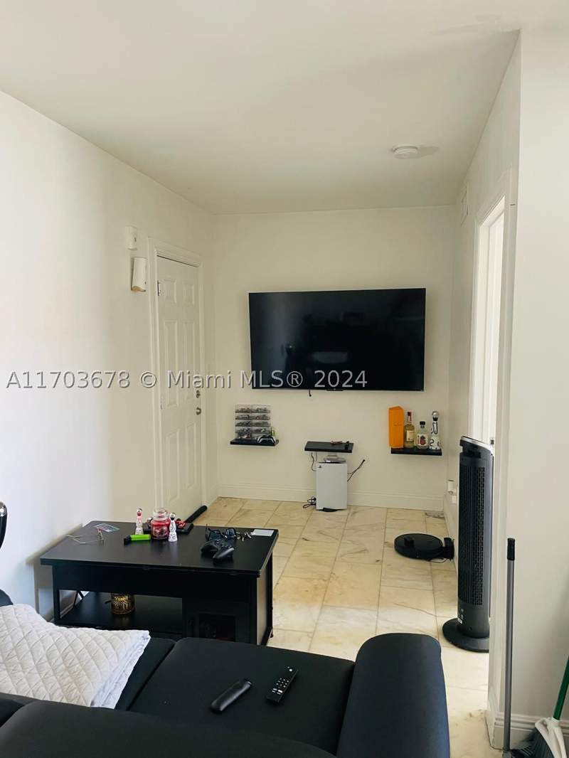 1 bedroom Condominium at 1526 Pennsylvania Ave 14, First On Penn Condo, Miami Beach — photo 3