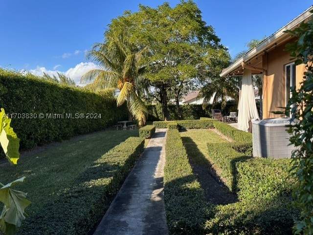 5 bedroom SingleFamilyResidence at 10601 SW 128th St, Clover Sub 1st Addn, Miami — photo 4