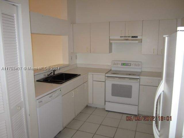 3 bedroom Townhouse at 20820 San Simeon Way 26-G, Lakeview Twhs At Calif Cl, Miami — photo 4