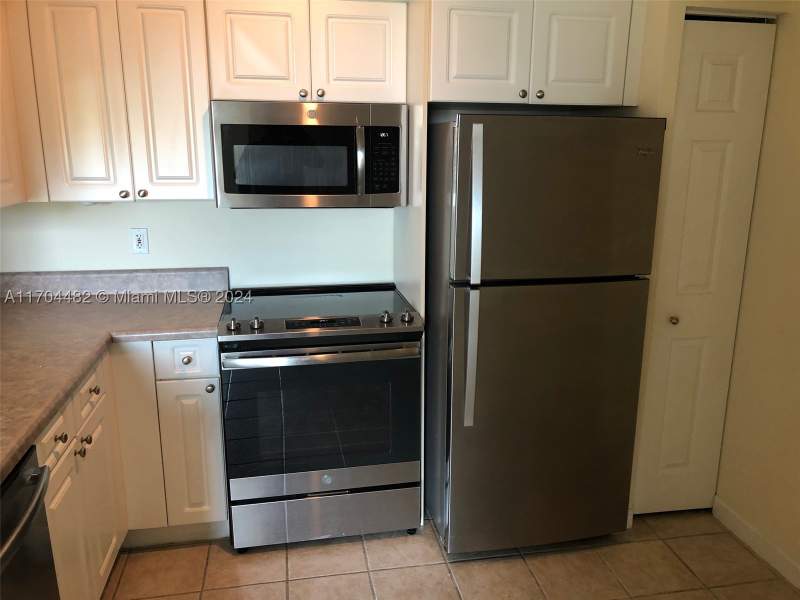 2 bedroom Condominium at 17150 N Bay Rd 2612, Porto Bellagio Condo, Sunny Isles Beach — photo 4