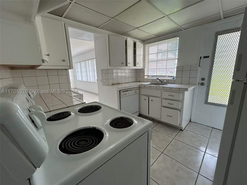 2 bedroom Condominium at 11855 NE 19th Dr 8, Sutton House Condo, North Miami — photo 5
