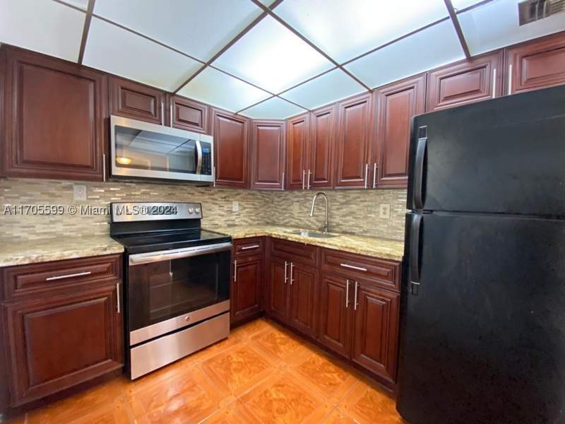 1 bedroom Condominium at 15600 NW 7th Ave 520, Parkway Towers Bldg 1 Con, Miami — photo 2