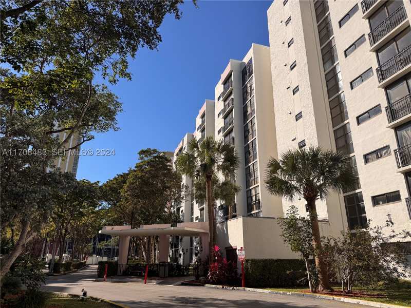 1 bedroom Condominium at 16919 N Bay Rd 117, Plaza Of Americas Condo P, Sunny Isles Beach — photo 1