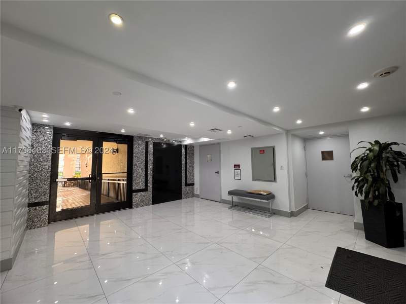 1 bedroom Condominium at 16919 N Bay Rd 117, Plaza Of Americas Condo P, Sunny Isles Beach — photo 2