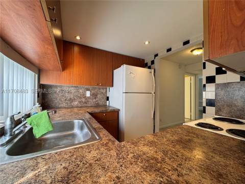 16919 N Bay Rd 117, Sunny Isles Beach FL - photo 6 of 20