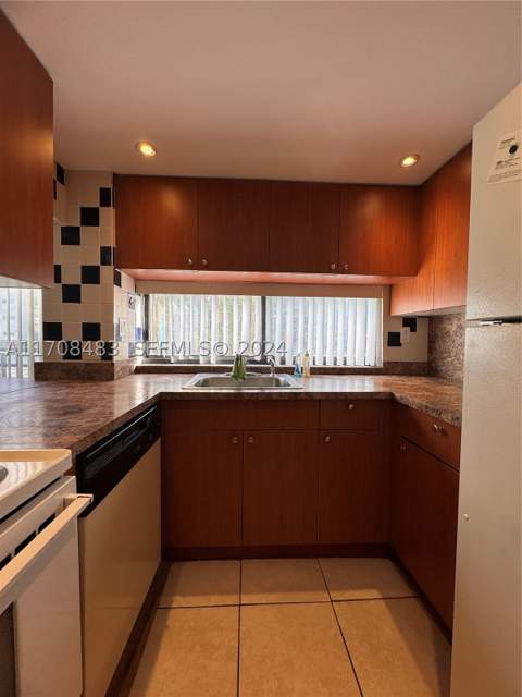 16919 N Bay Rd 117, Sunny Isles Beach FL - photo 8 of 20