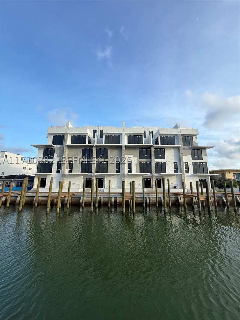 3 bedroom Townhouse at 2005 Calais Dr 1, Normandy Islands, Miami Beach — photo 1