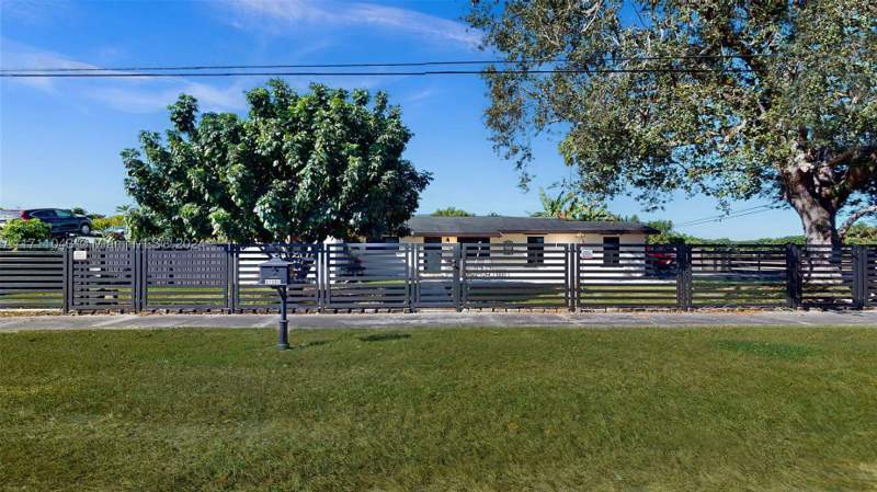 3 bedroom SingleFamilyResidence at 27200 SW 162nd Ave, Heritage Trails Two, Homestead — photo 2
