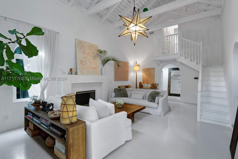 5 bedroom SingleFamilyResidence at 2974 old Alton Rd, Amd Plat Of Sunset Lake S, Miami Beach — photo 2