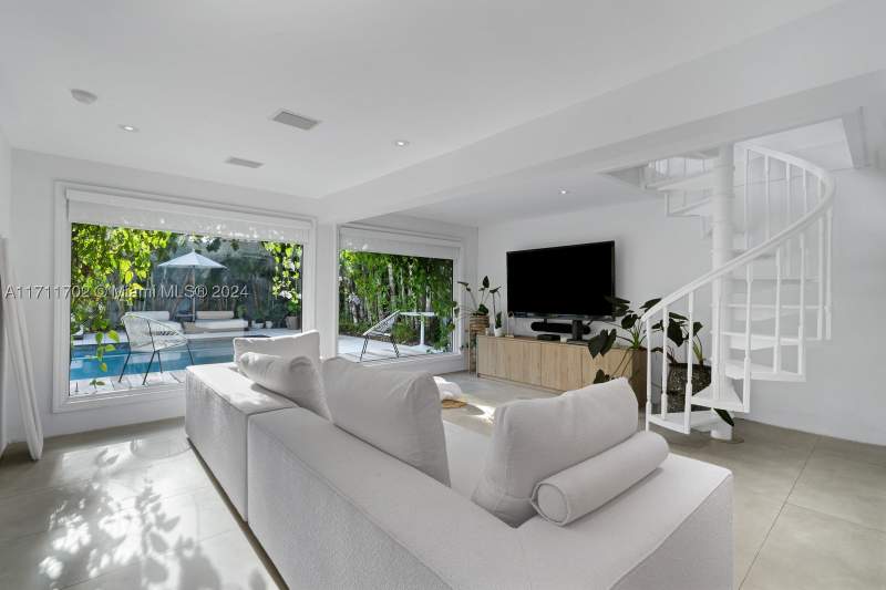 5 bedroom SingleFamilyResidence at 2974 old Alton Rd, Amd Plat Of Sunset Lake S, Miami Beach — photo 3