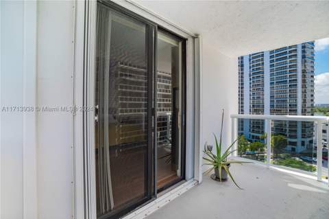 20515 E Country Club Dr 1048, Aventura FL - photo 6 of 35